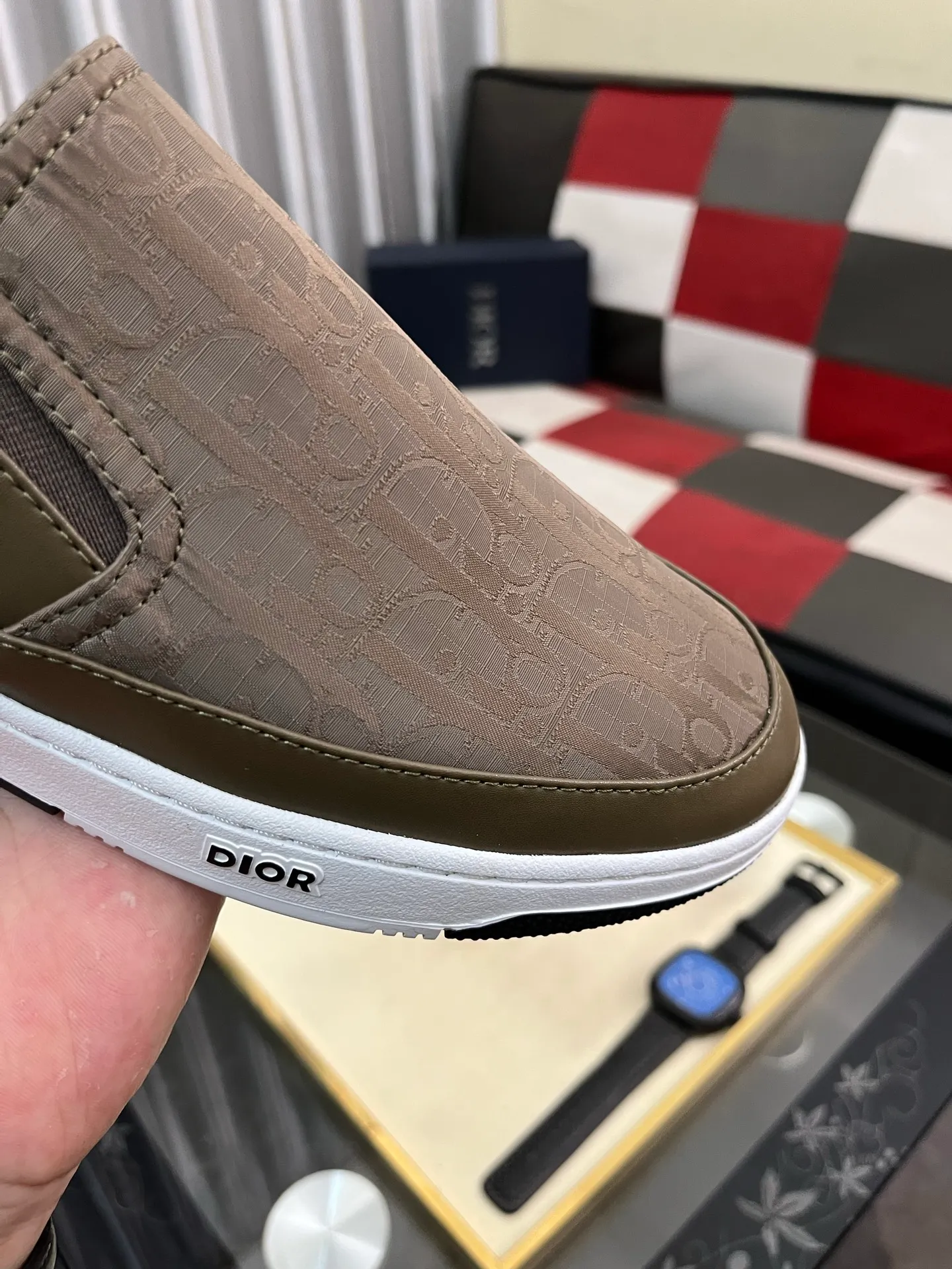 Men's men's shoes 💰420⌚️⌚️Dior unique modern style sneakers. Counter purchasing 🏃casual leather shoes😍😍 original cowhide leather imported from Italy (refuses to discolor and grind feet) soles: original soles specially provided by the original factory, super cool😍 lace up and walk with wind👍 style design ⚠️ super comfortable and wear-resistant original soles. Code number: 38-444️⃣Colors available